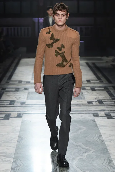 Look 12